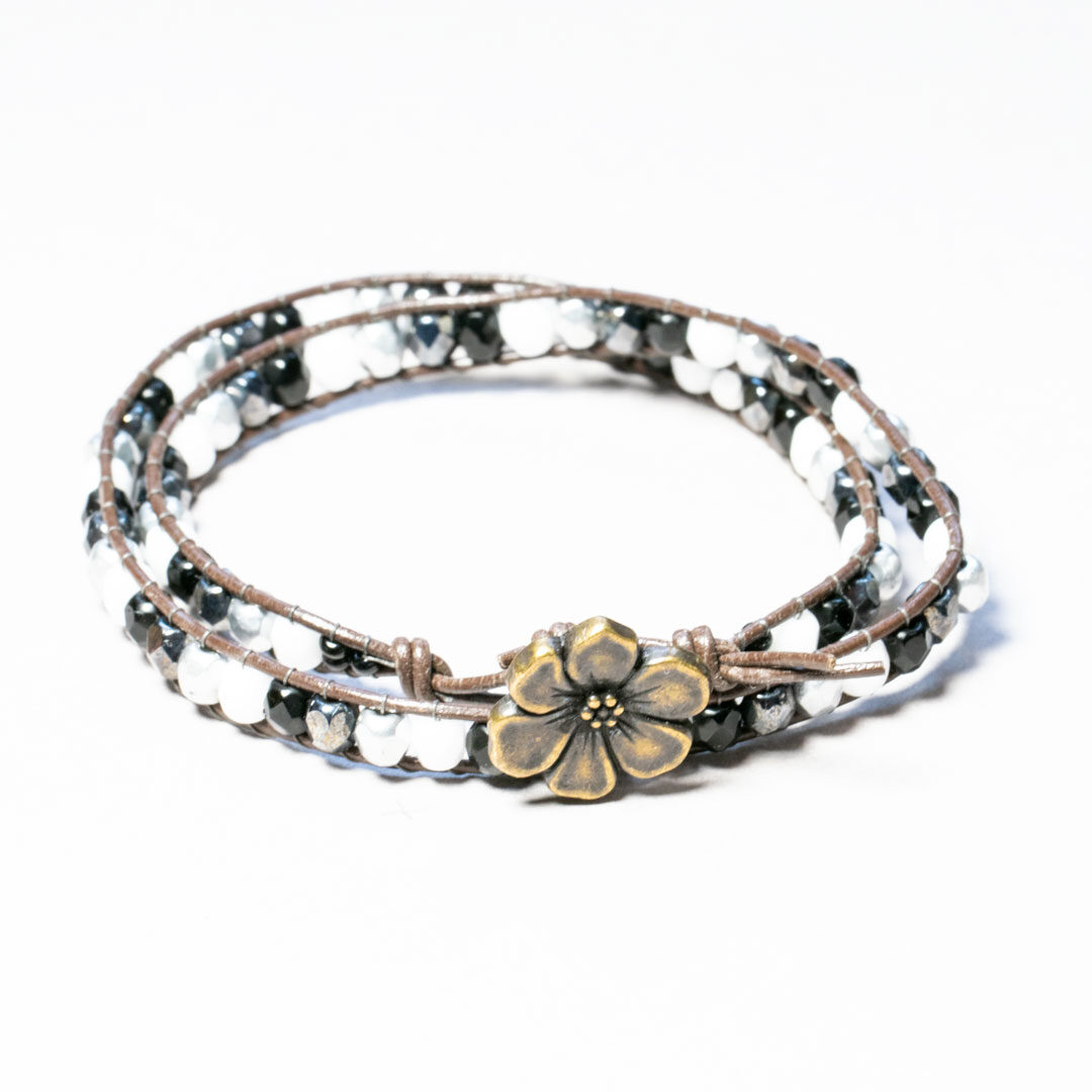 armband av glaspärlor