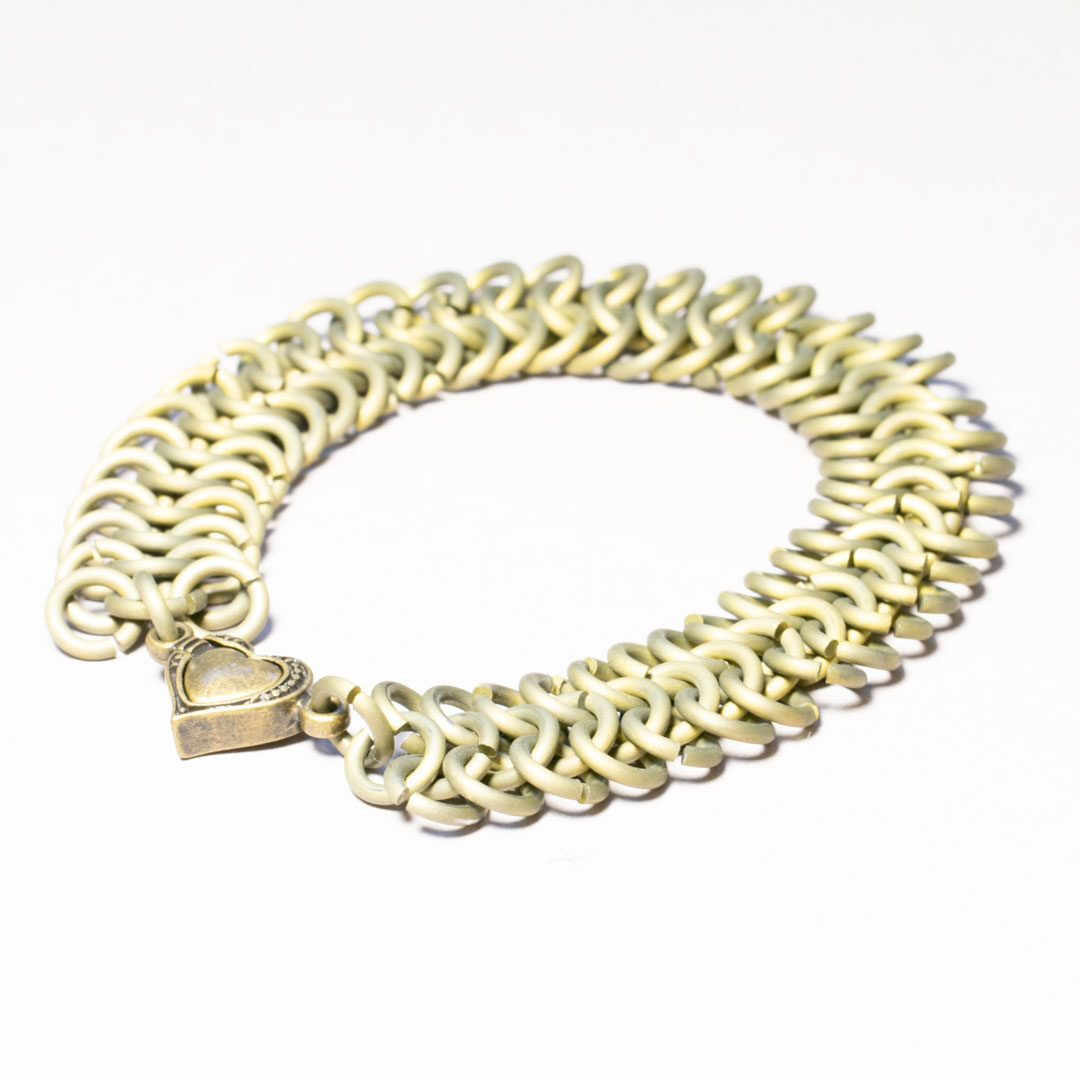 armband av titanringar
