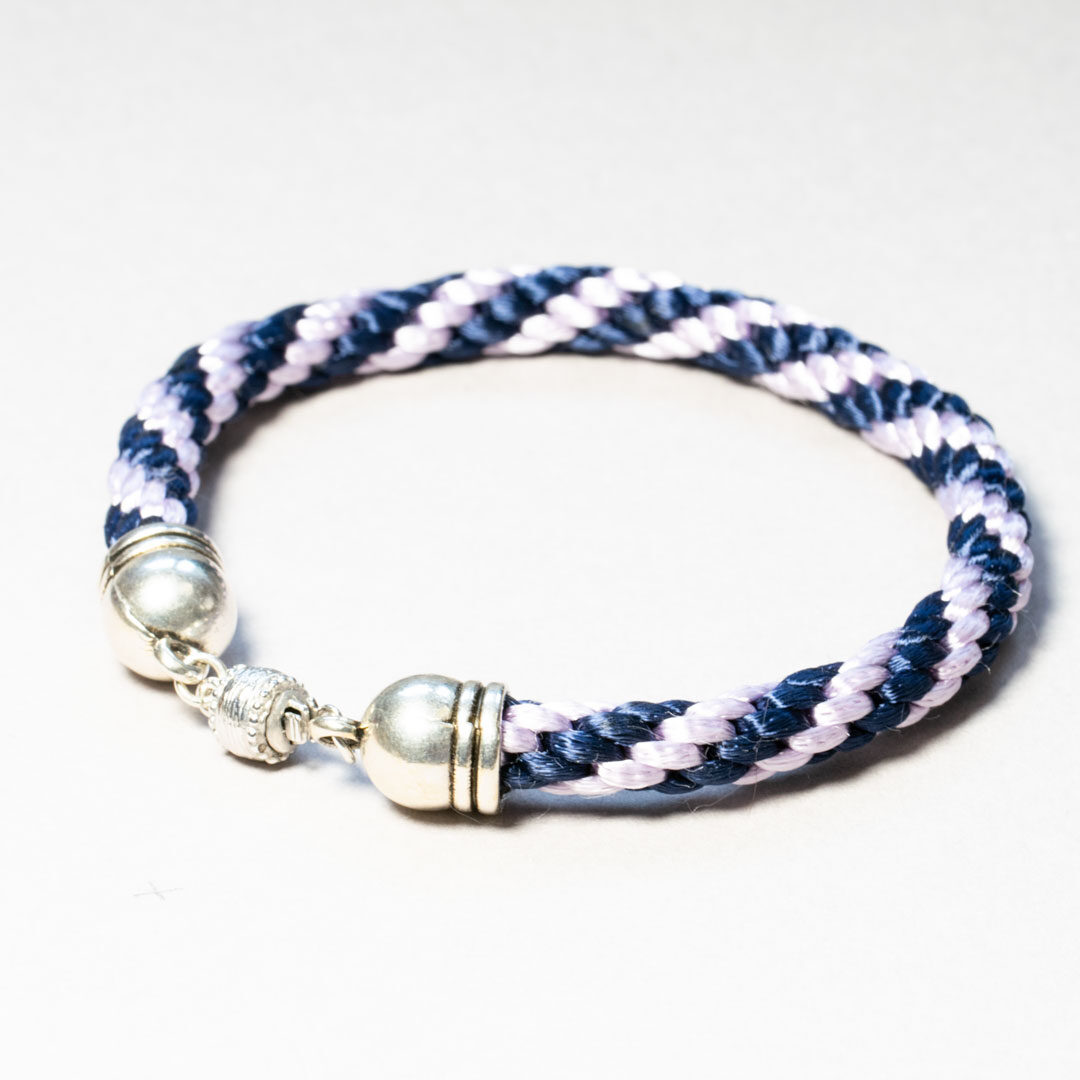 kumihimo armband med twistmönster