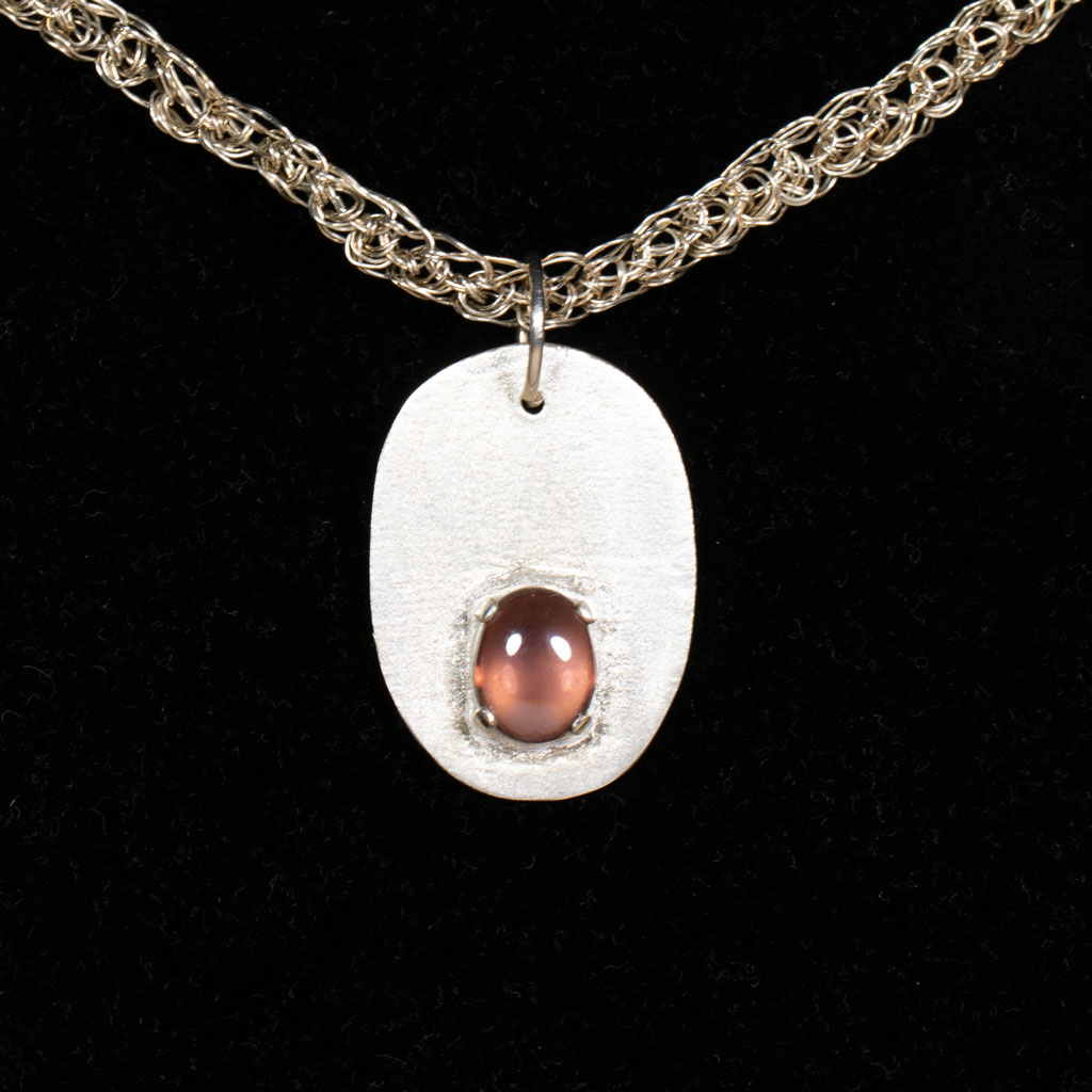 silverhängsmycke med cabochon